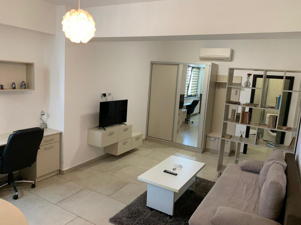 Confort' By J Apartment
