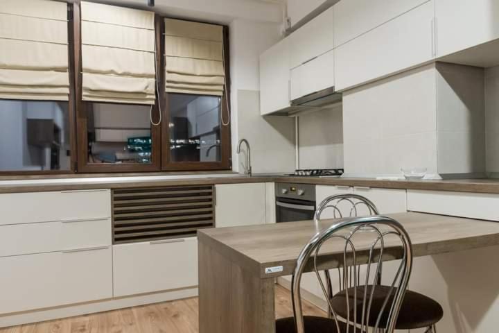Confort' By J Apartment