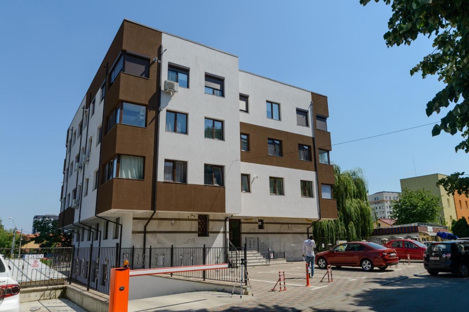 Apartment Confort' By J *